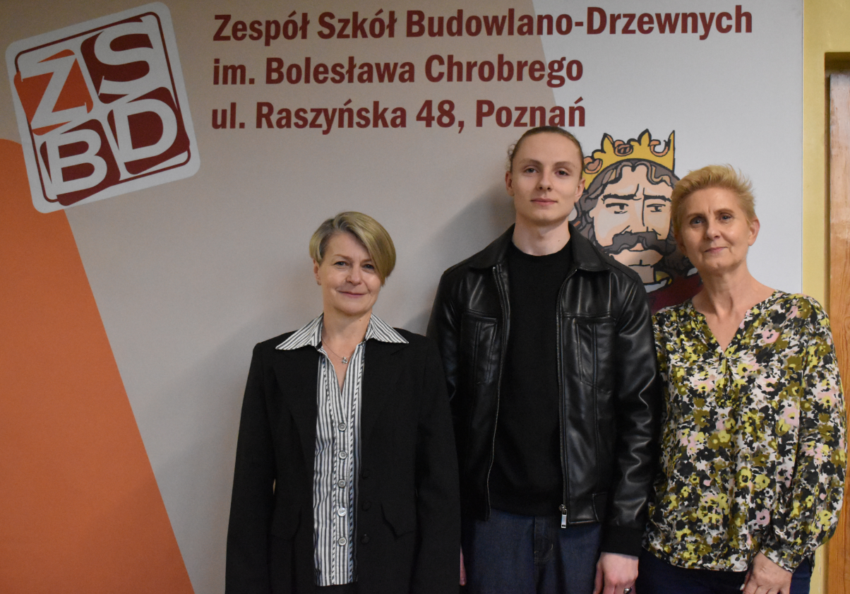 Szymon z klasy 3eZ ze stypendium Rady Rodziców ZSBD